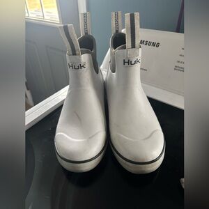 Huk White womens Shoes